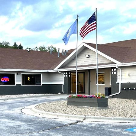 Super 8 By Wyndham Hot Springs Motel Luaran gambar