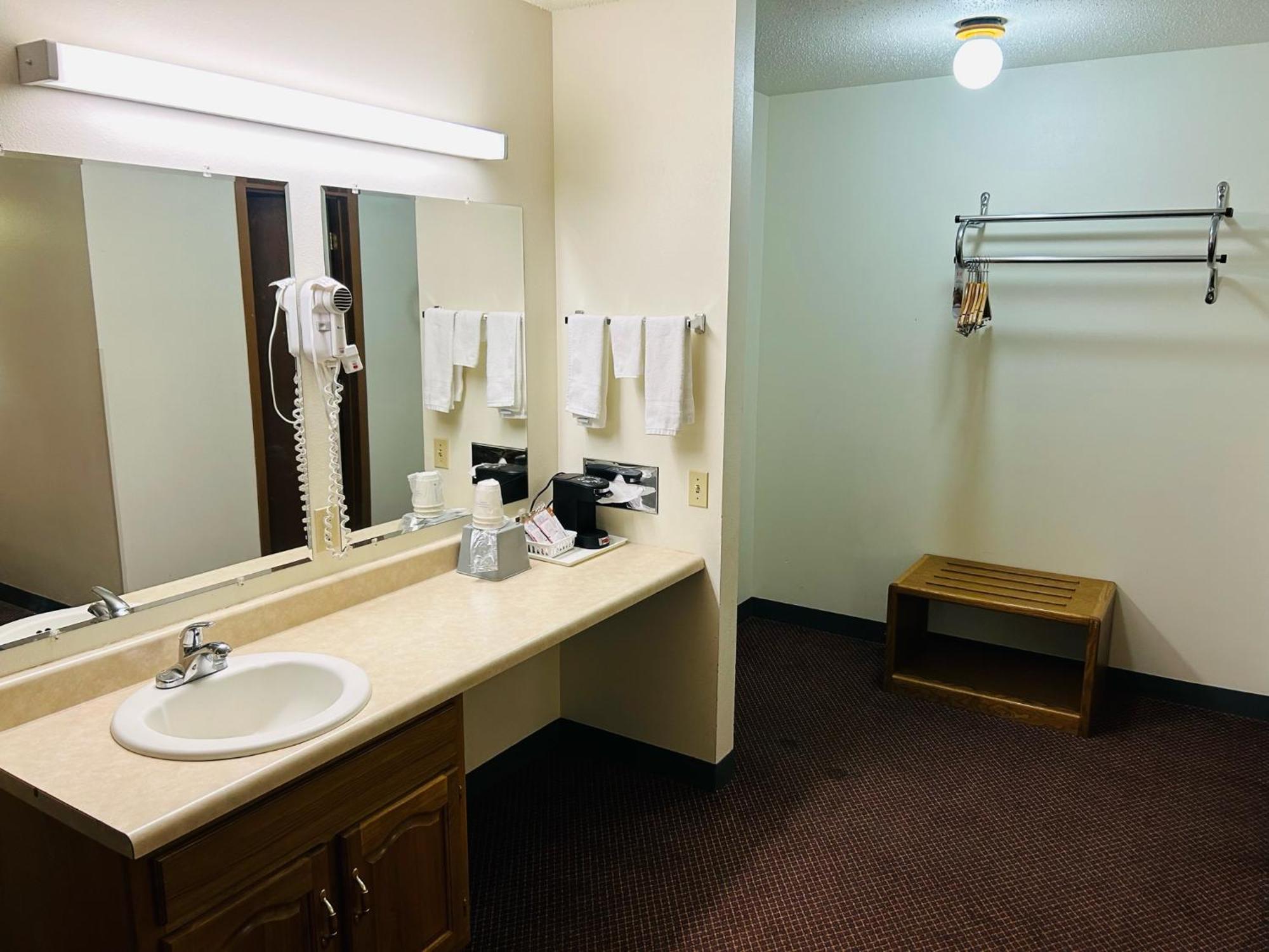 Super 8 By Wyndham Hot Springs Motel Luaran gambar