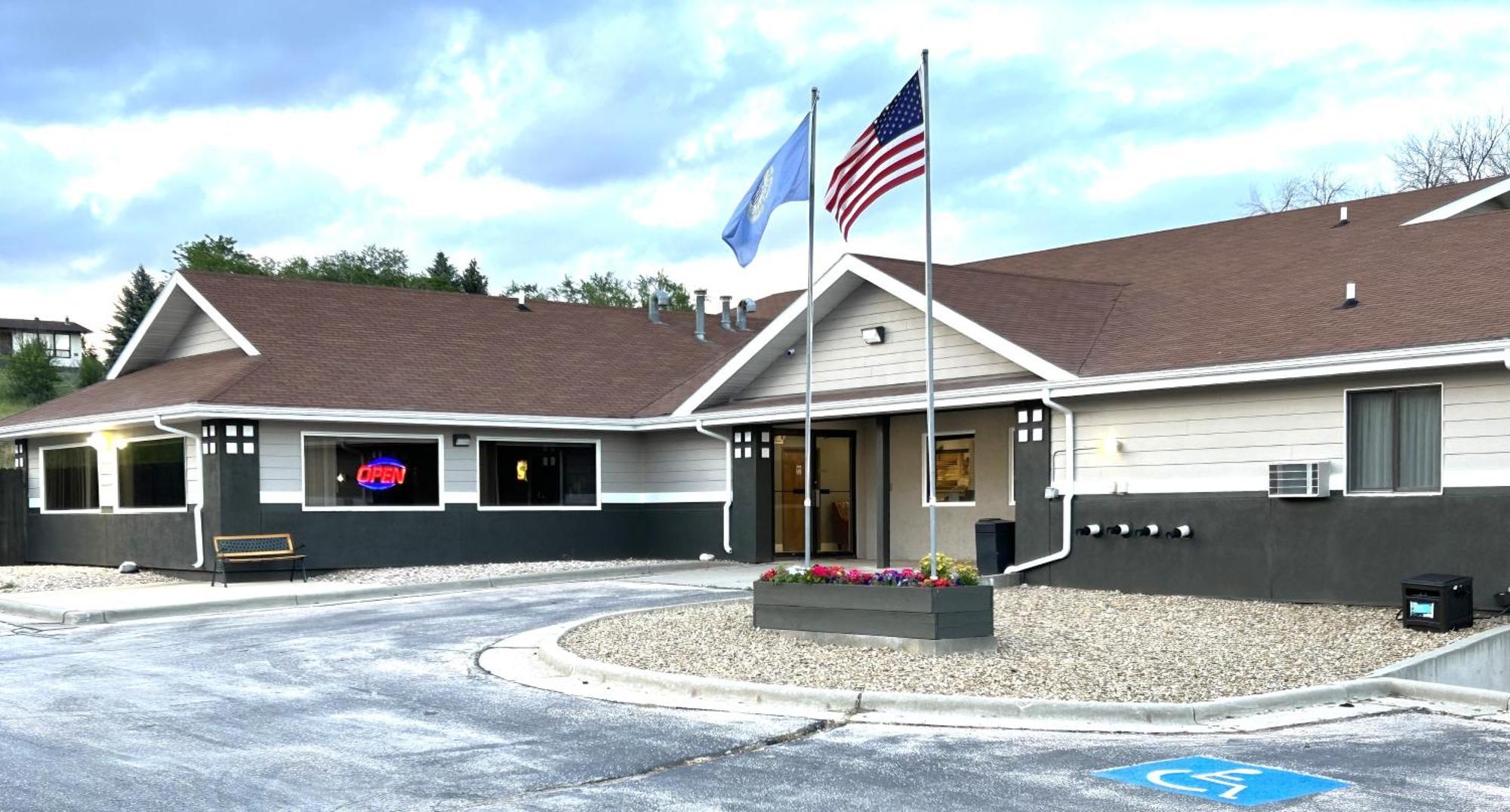 Super 8 By Wyndham Hot Springs Motel Luaran gambar