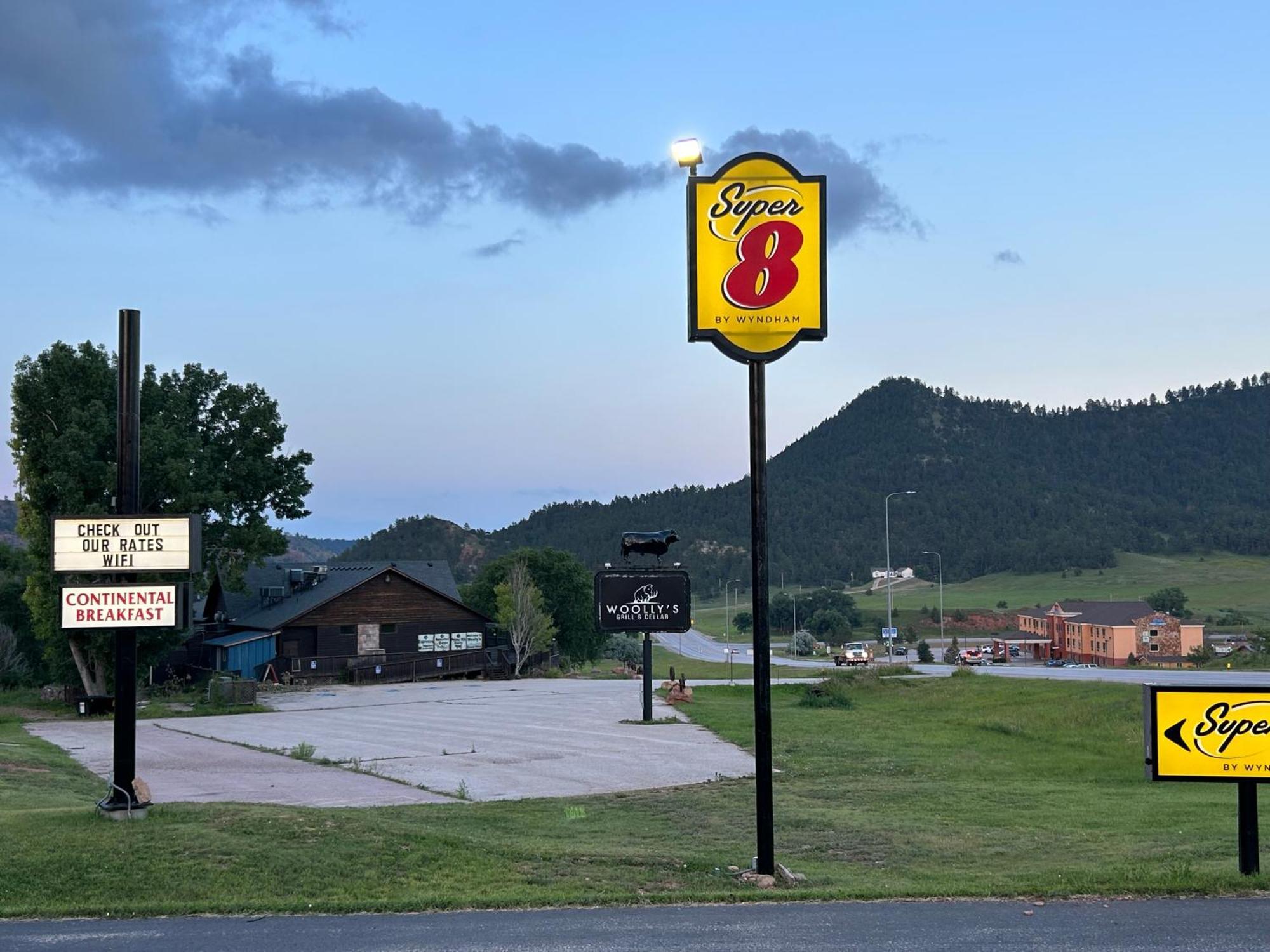 Super 8 By Wyndham Hot Springs Motel Luaran gambar