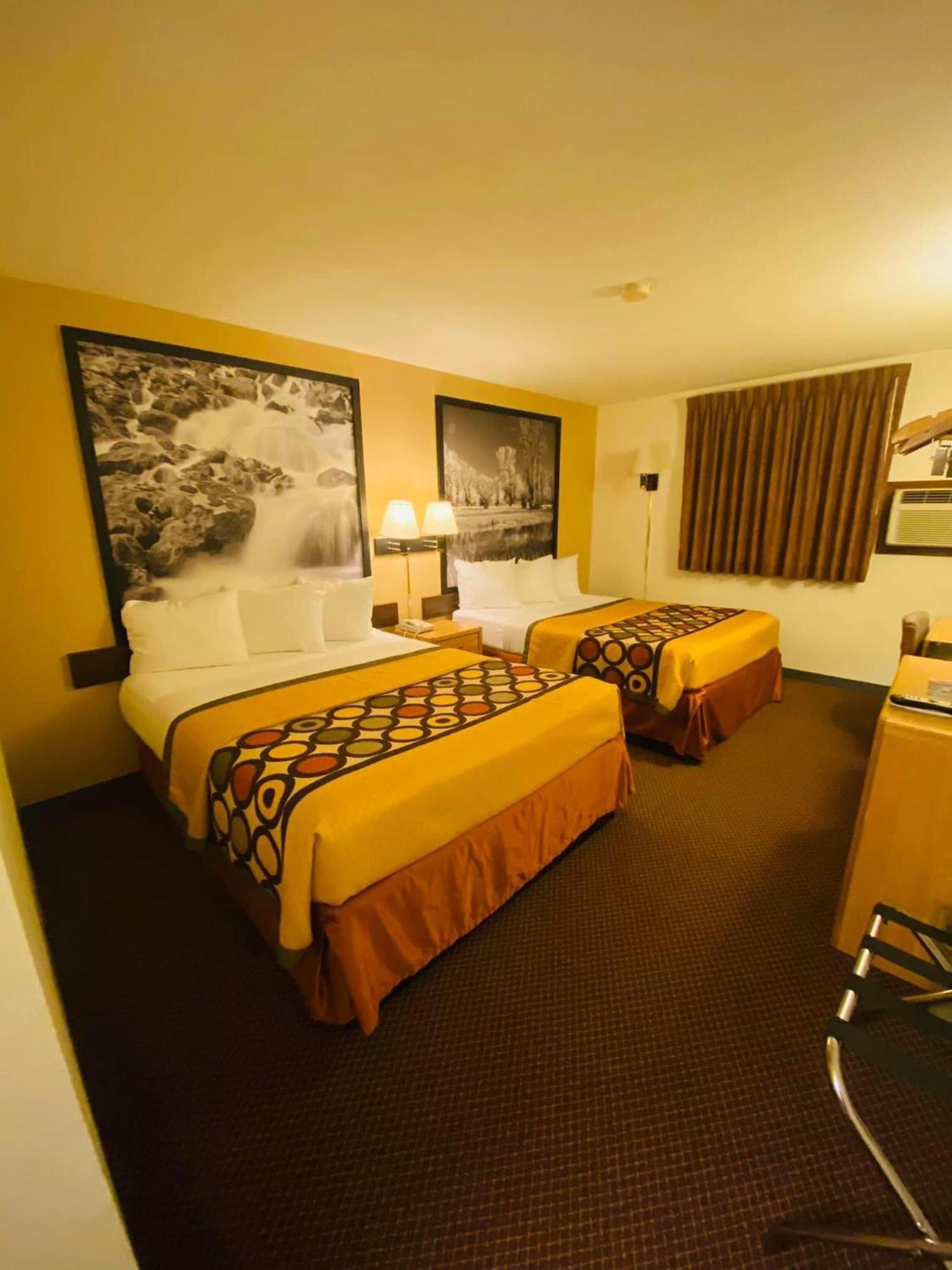 Super 8 By Wyndham Hot Springs Motel Luaran gambar