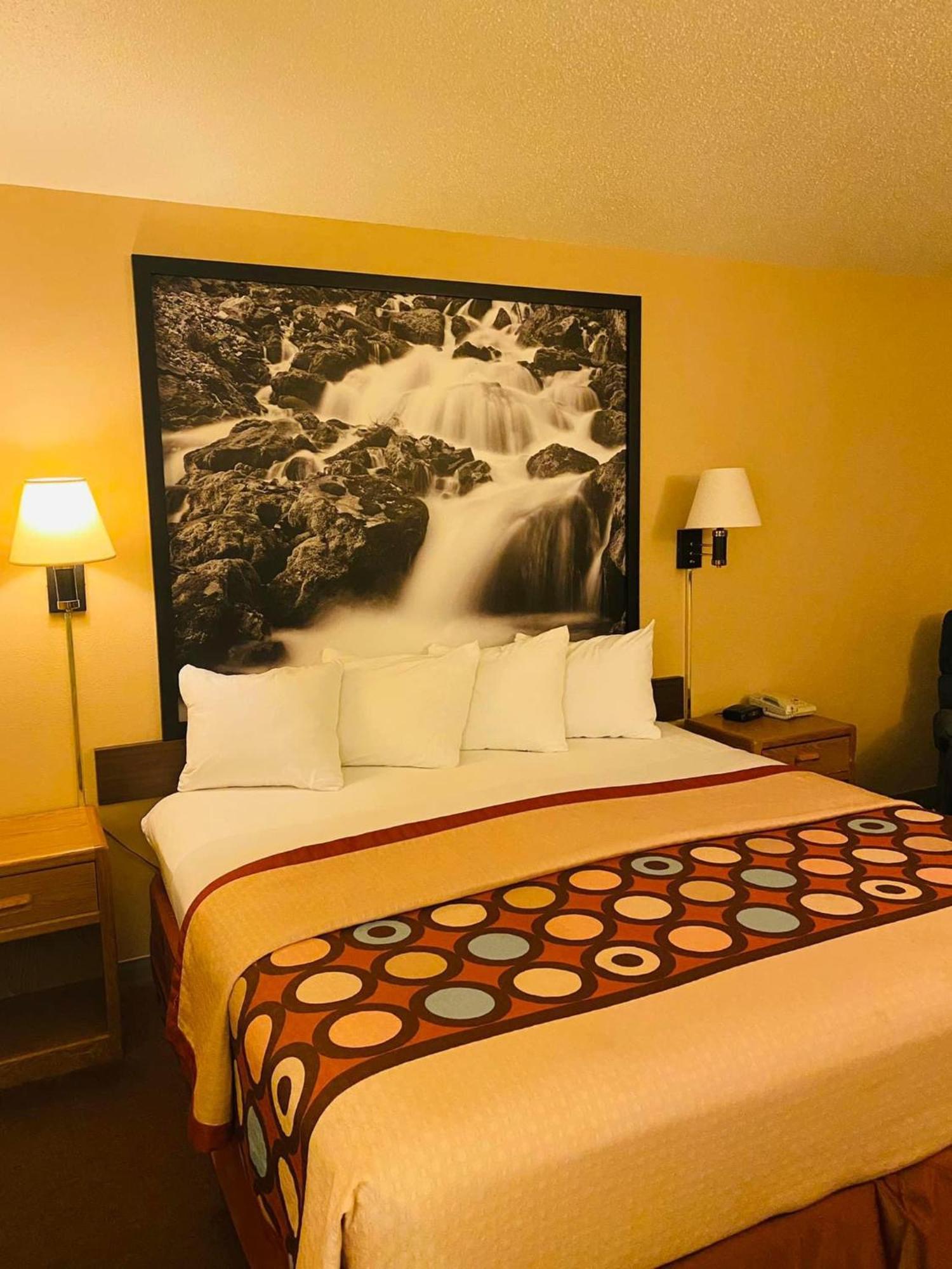 Super 8 By Wyndham Hot Springs Motel Luaran gambar